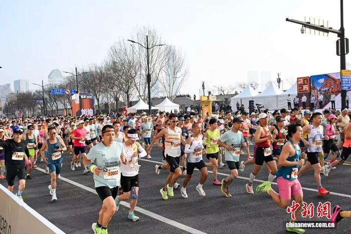 2026黄浦半程开跑，沪港澳跑者以赛会友共赏海派